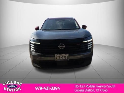 Used 2025 Nissan Kicks SR FWD image 2