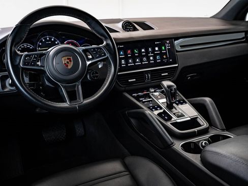 Certified 2022 Porsche Cayenne E-Hybrid w/ Premium Package image 4