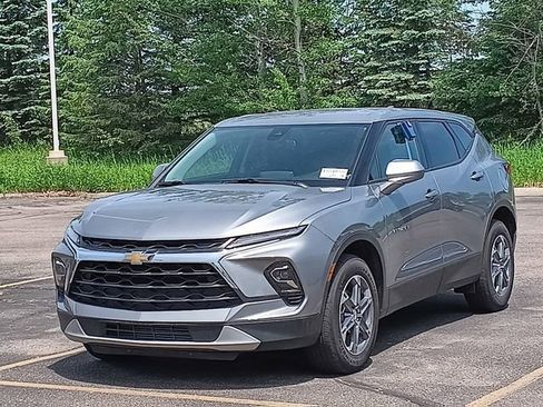 Used 2025 Chevrolet Blazer LT AWD/4WD image 3