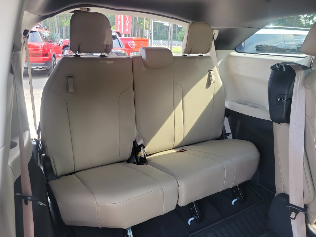 Certified 2022 Toyota Sienna XLE FWD image 26
