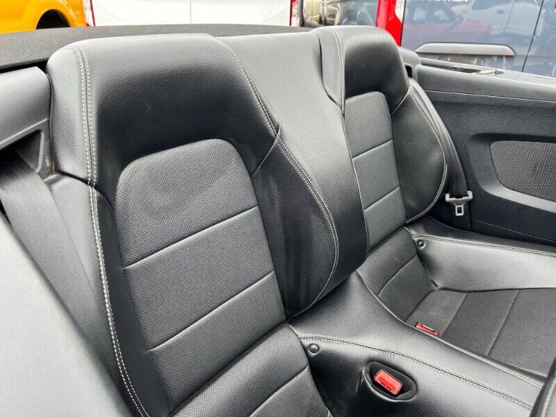 Used 2020 Ford Mustang Premium RWD image 12