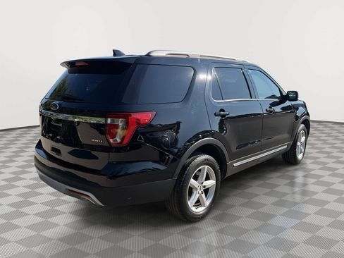 Used 2017 Ford Explorer XLT w/ Equipment Group 202A AWD/4WD image 7