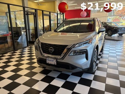 Used 2023 Nissan Rogue SV image 1