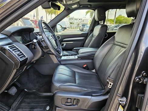 Used 2020 Land Rover Discovery Landmark image 3