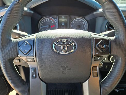 Used 2021 Toyota Tacoma TRD Sport w/ Technology Package image 9