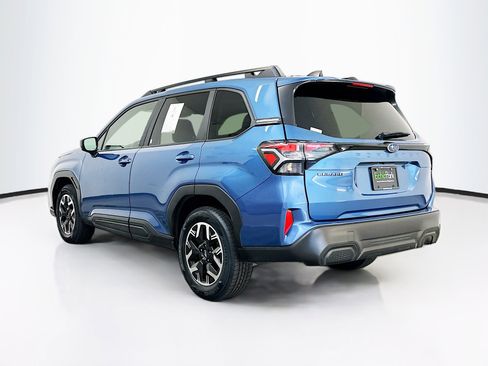 Used 2025 Subaru Forester Premium AWD/4WD image 5
