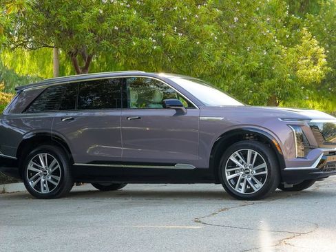 Used 2026 Cadillac Vistiq Luxury image 7