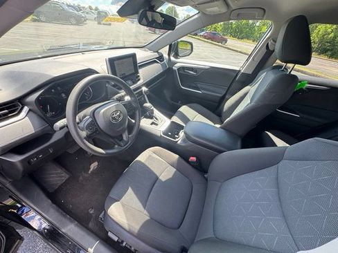 Used 2025 Toyota RAV4 XLE AWD/4WD image 12