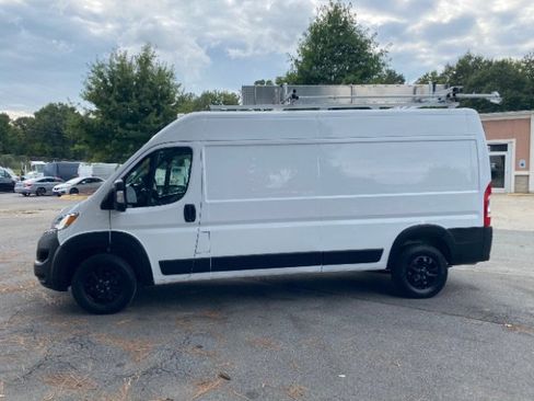 Used 2023 RAM ProMaster 2500 w/ Black Appearance Package image 4