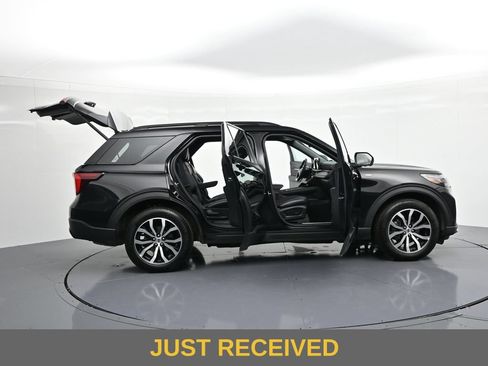 Certified 2025 Ford Explorer ST-Line AWD/4WD image 29
