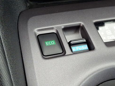 Used 2024 Nissan Leaf S image 23