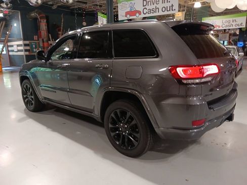Used 2020 Jeep Grand Cherokee Altitude AWD/4WD image 13
