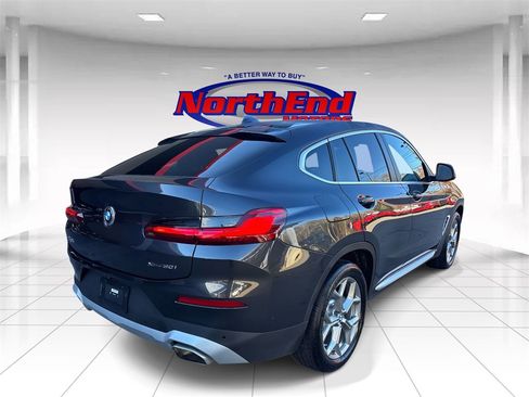 Used 2025 BMW X4 xDrive30i image 3