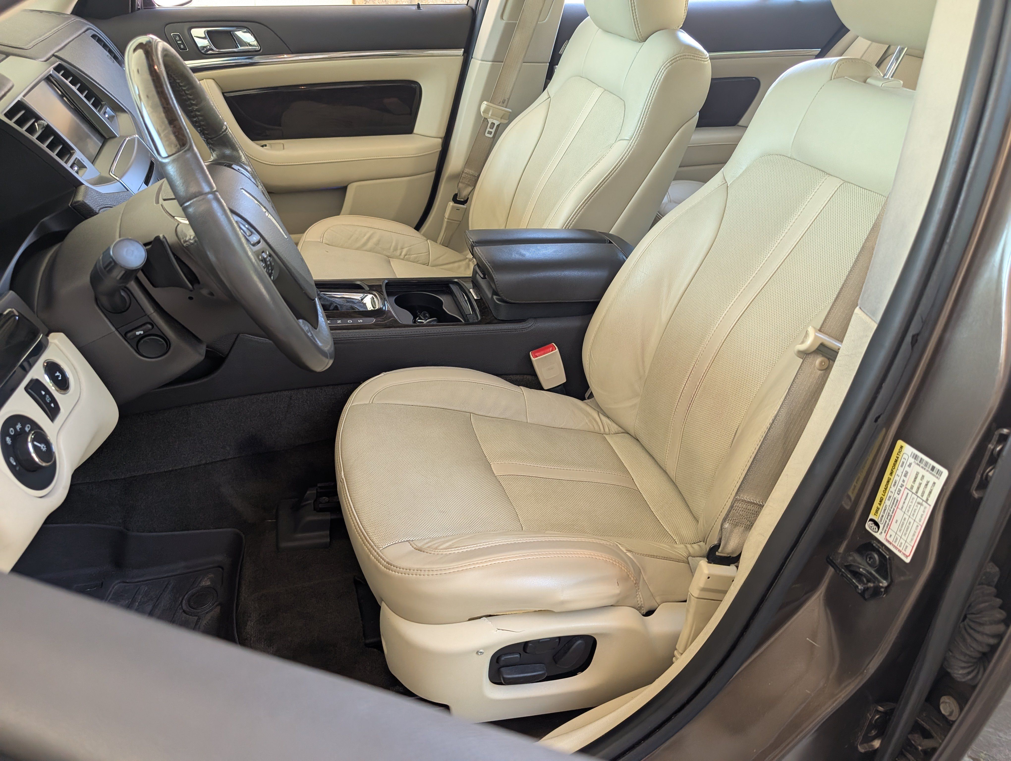 Used 2015 Lincoln MKS w/ Equipment Group 101A FWD image 12