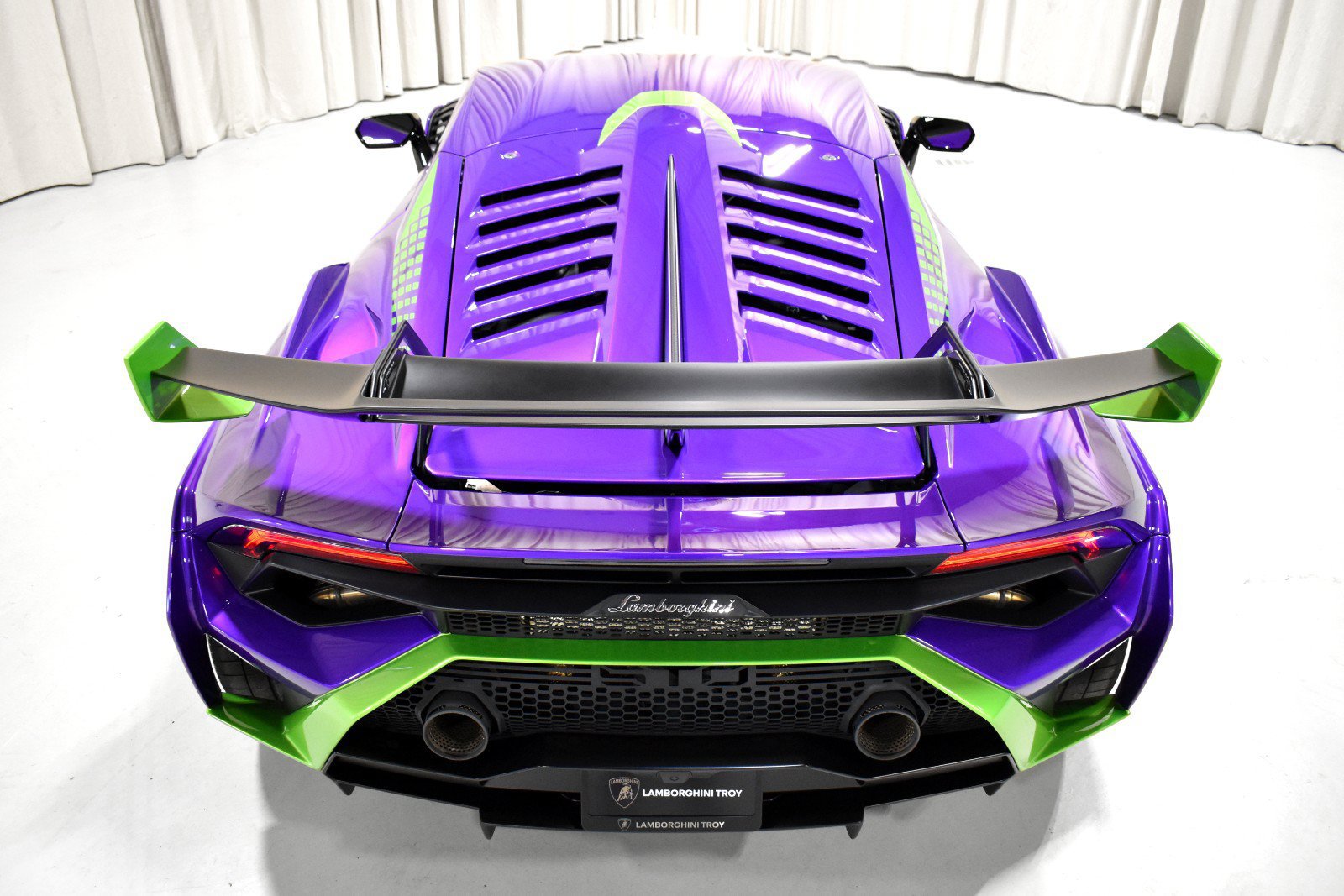 Used 2023 Lamborghini Huracan STO RWD image 13