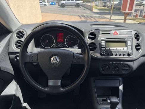 Used 2009 Volkswagen Tiguan S FWD image 10
