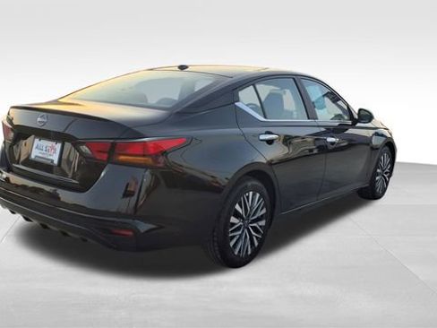 Used 2025 Nissan Altima 2.5 SV image 7