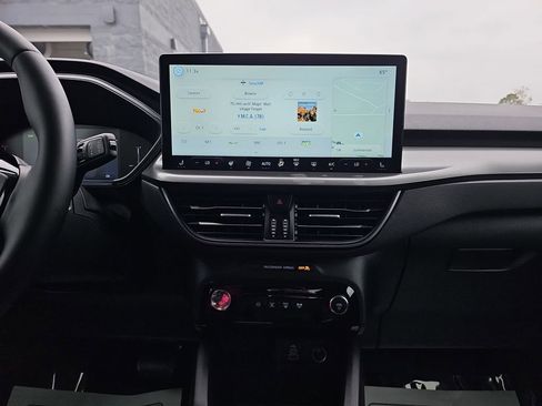 Used 2025 Ford Escape SE image 24