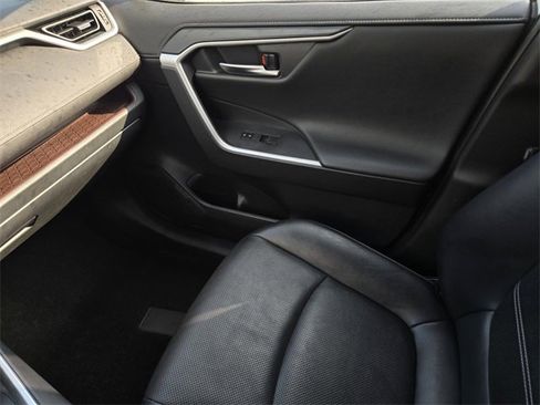 Used 2019 Toyota RAV4 Limited image 26