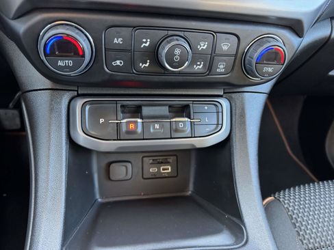 Used 2023 GMC Acadia AT4 image 25