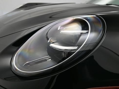 Certified 2026 Porsche 911 Carrera RWD image 32