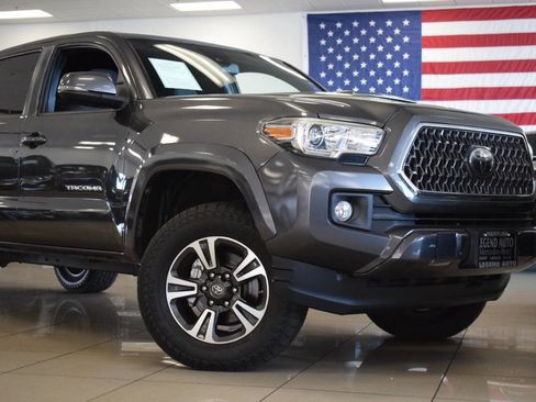 Used 2019 Toyota Tacoma TRD Sport w/ Technology Package image 3