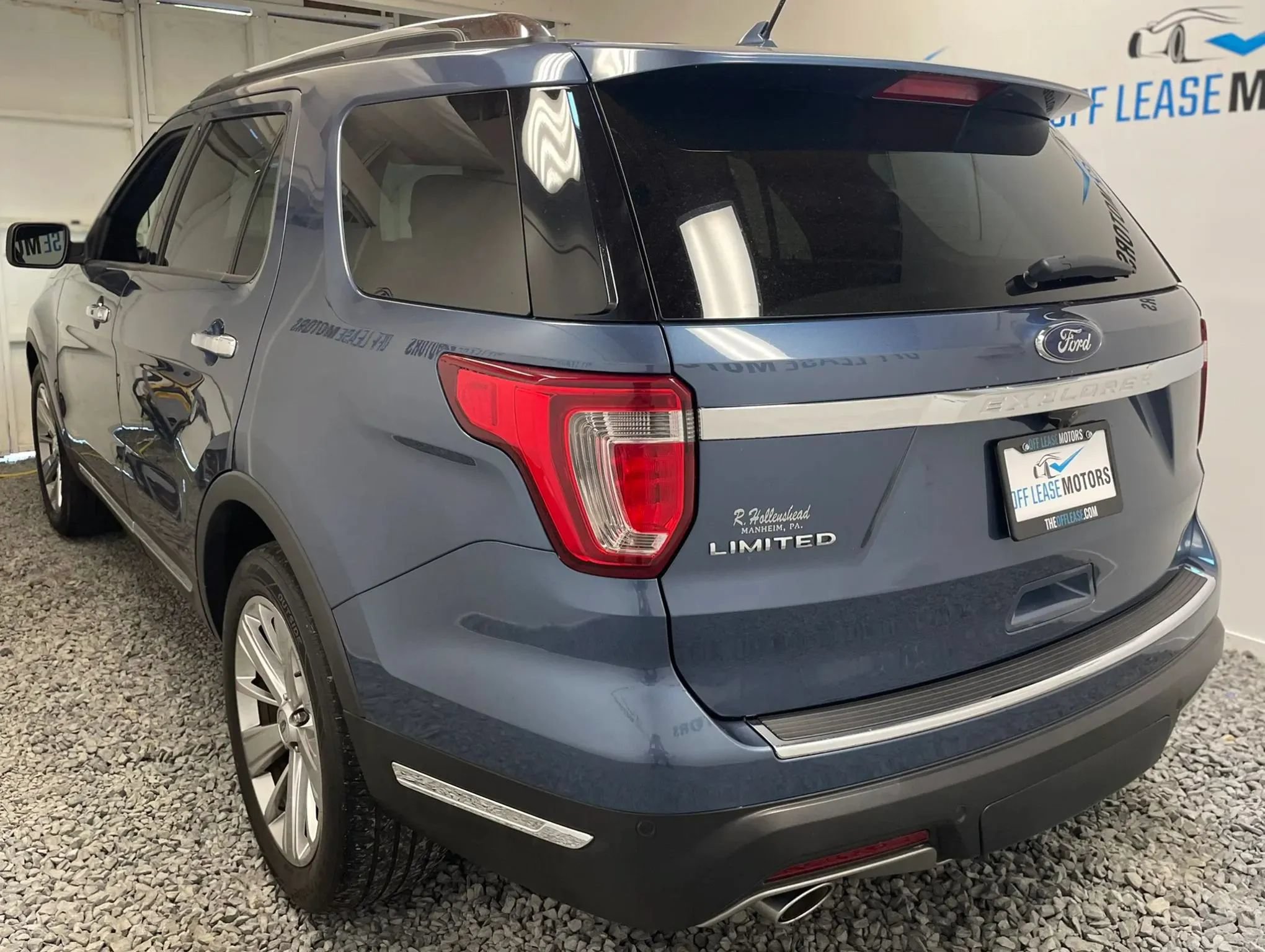 Used 2019 Ford Explorer Limited w/ Ford Safe & Smart Package FWD image 4