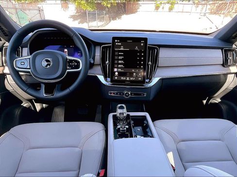 New 2026 Volvo XC90 T8 Plus w/ Protection Package Premier image 7