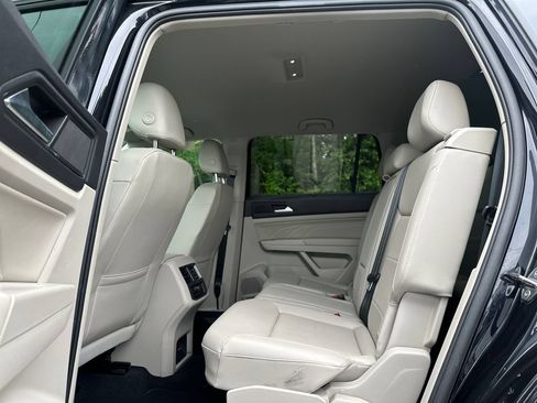 Certified 2023 Volkswagen Atlas SE w/ Black Wheel Package AWD/4WD image 18