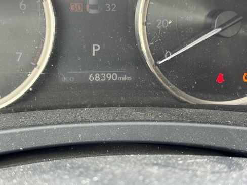 Used 2017 Lexus IS 300 AWD image 7