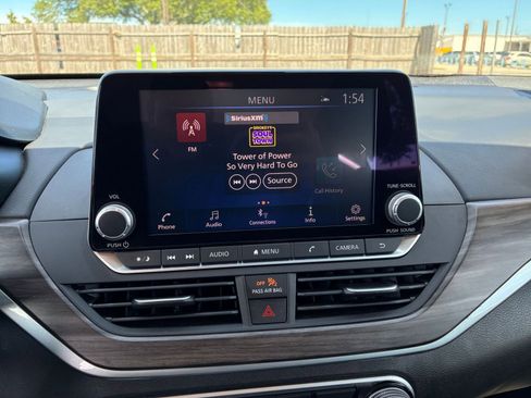 Used 2025 Nissan Altima 2.5 SV FWD image 16