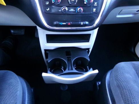 Used 2019 Dodge Grand Caravan SE w/ UConnect Hands-Free Group FWD image 19