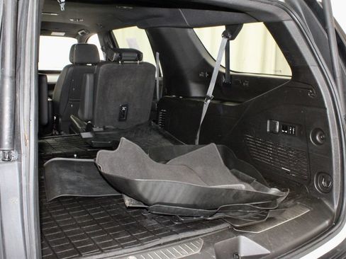 Used 2023 Chevrolet Suburban Premier AWD/4WD image 13