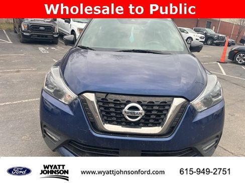 Used 2020 Nissan Kicks SR w/ SR Premium Package image 2