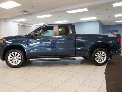 Used 2020 Chevrolet Silverado 1500 Custom w/ Custom Value Package image 2