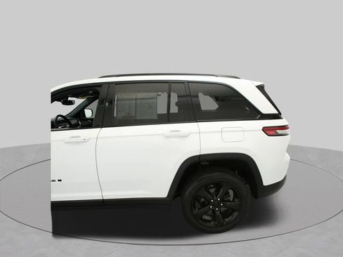 Used 2024 Jeep Grand Cherokee Altitude AWD/4WD image 6
