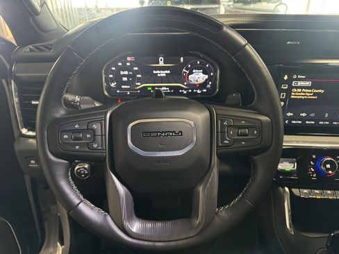 Used 2025 GMC Sierra 1500 Denali Ultimate image 9
