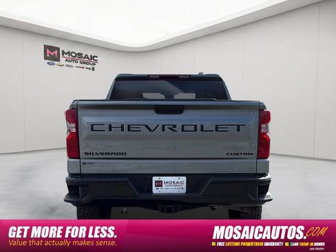 Used 2024 Chevrolet Silverado 1500 Custom Trail Boss w/ Dark Appearance Package AWD/4WD image 6