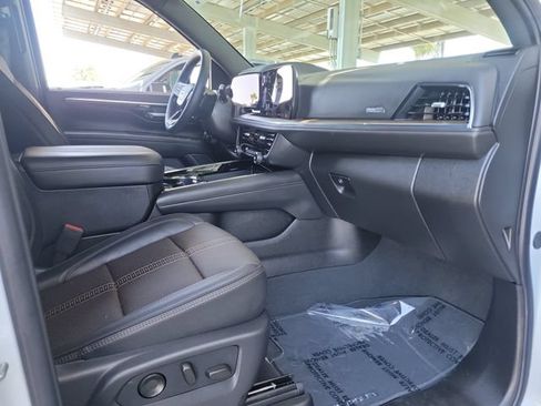 Certified 2026 Chevrolet Suburban High Country AWD/4WD image 22