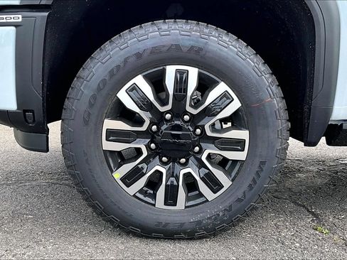 New 2026 GMC Sierra 2500 Denali Ultimate AWD/4WD image 12