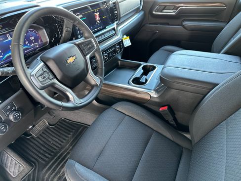 Used 2024 Chevrolet Silverado 2500 LT w/ Convenience Package image 10