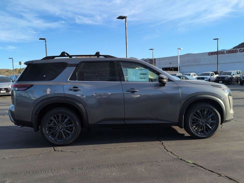 New 2026 Nissan Pathfinder SL w/ SL Premium Package image 5