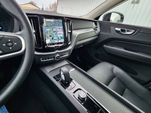 Used 2025 Volvo XC60 B5 Core image 23