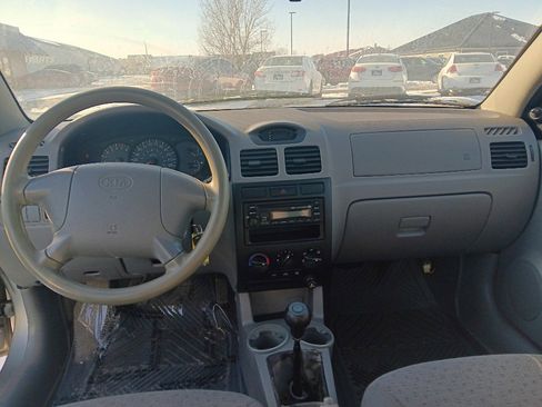 Used 2004 Kia Rio Base image 9