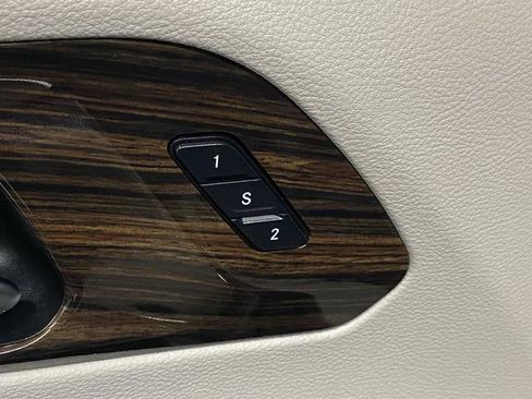 Used 2022 Chrysler Pacifica Limited FWD image 29