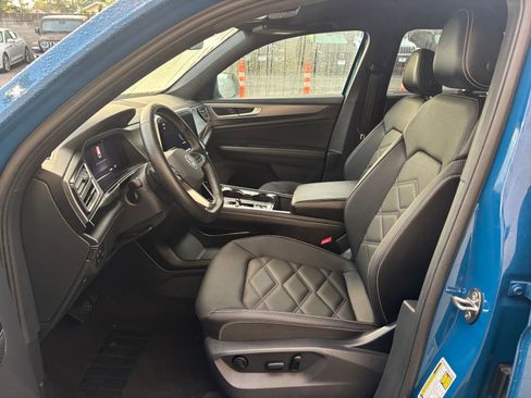 Used 2025 Volkswagen Atlas Cross Sport SE image 27