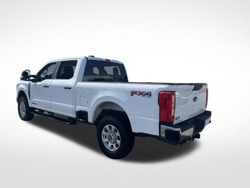 Used 2023 Ford F250 XLT w/ FX4 Off-Road Package image 3