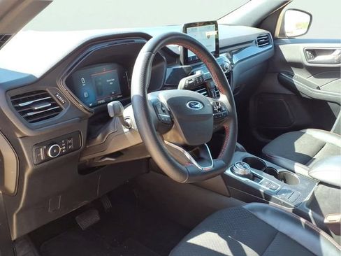 Used 2025 Ford Escape ST-Line Select AWD/4WD image 6