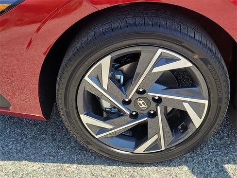 New 2025 Hyundai Elantra SEL image 19
