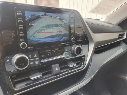Used 2022 Toyota Highlander XLE FWD image 51